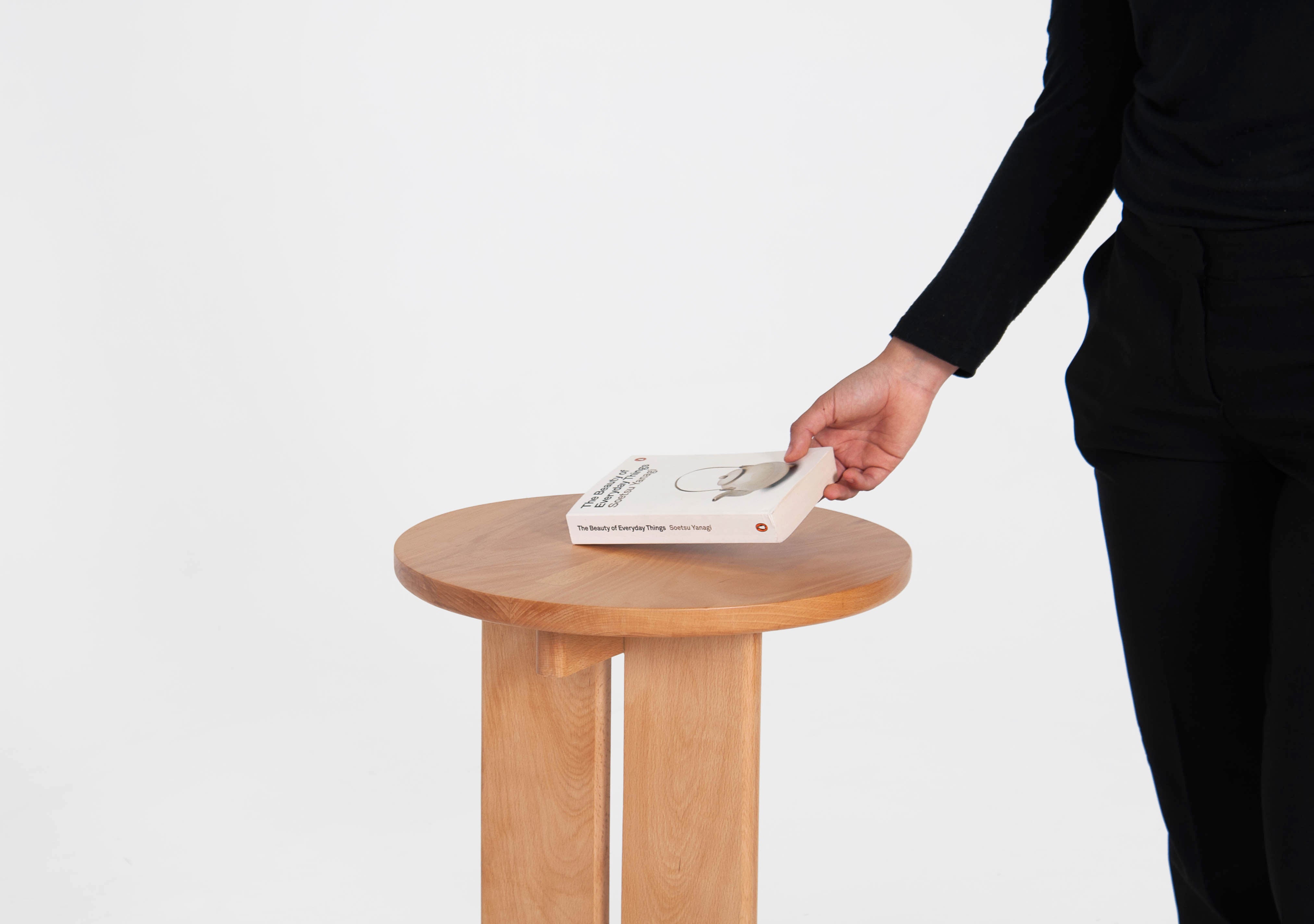 Limp Sidetable | Héctor Alvizo