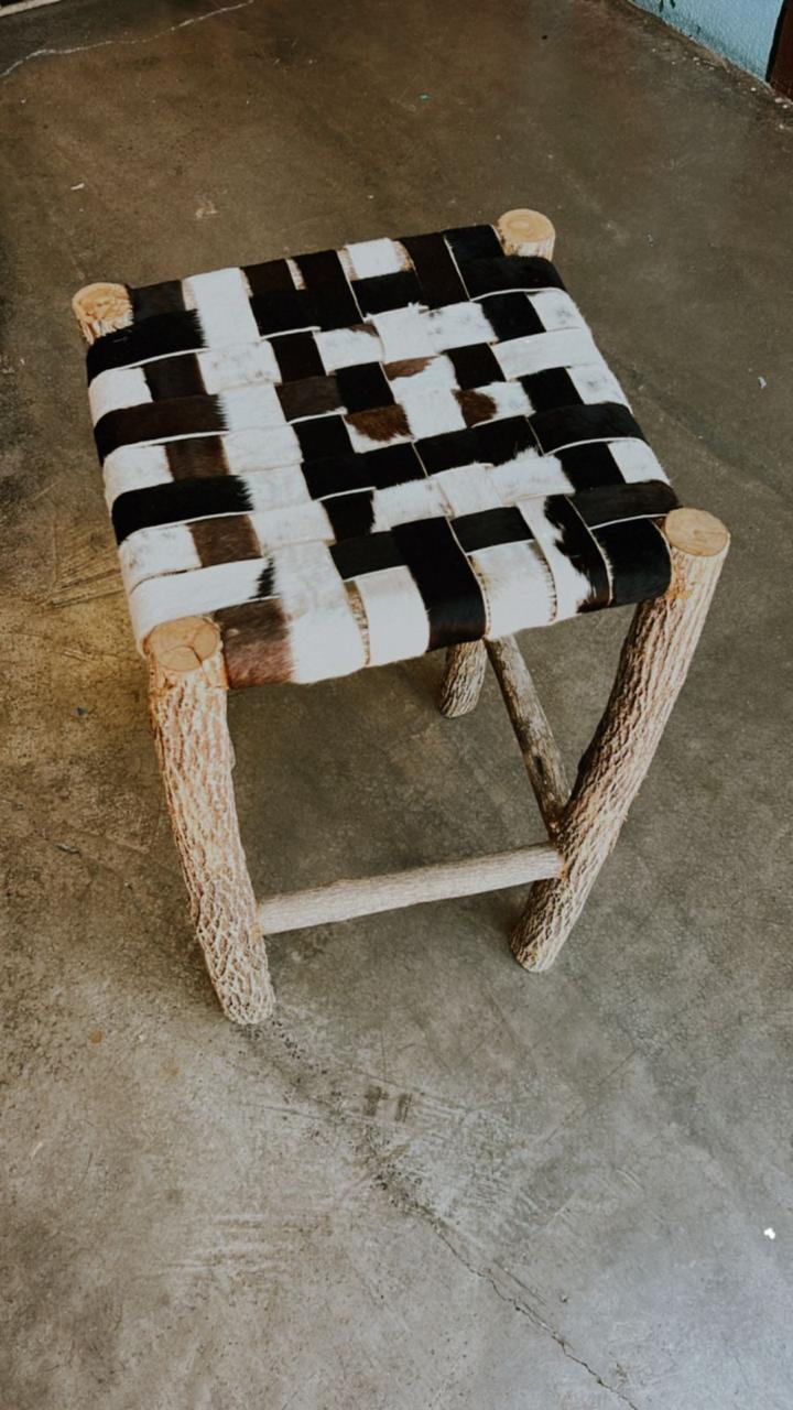 SINGLE HAND MADE STOOL WITH RECYCLED LEATHER CURATED X OSO PARADO